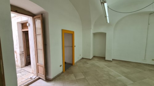 Centralissimo Locale Commerciale con Doppia Esposizione